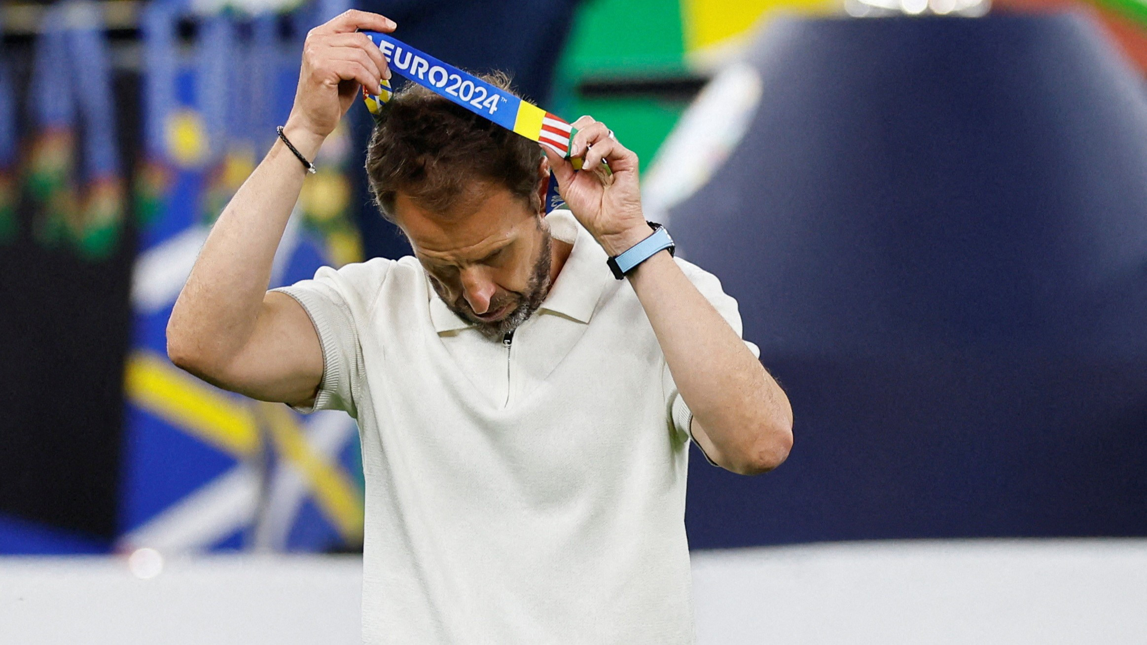 Báo Anh chê đội nhà: Cầm bóng 60% cuối trận, chơi như đội tầm trung