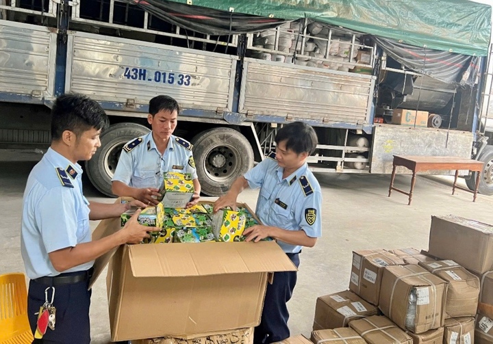 Lực lượng quản lý thị trường TP Huế xử lý hàng giả "biến tướng" thế nào?