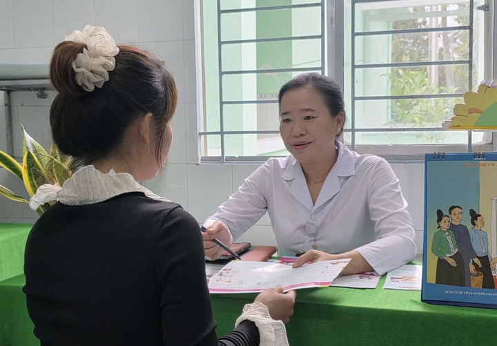 Vì sao nhiều người trẻ chần chừ sinh con?