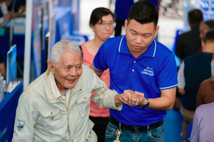 Long Châu và Hòa Minzy kể câu chuyện sức khỏe Việt bằng âm nhạc