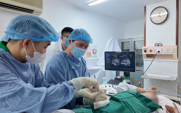 14 ngày chạy đua cứu sống cụ ông 80 tuổi sốc nhiễm khuẩn, suy đa tạng