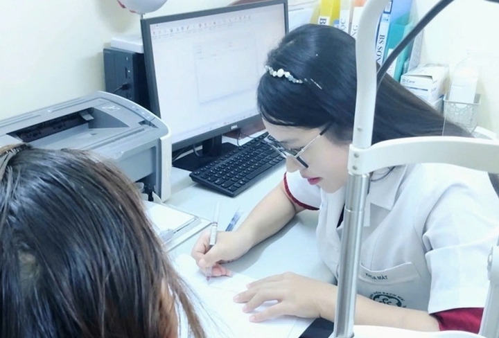 Nhìn mờ nhiều tháng, đi khám phát hiện u não nguy hiểm