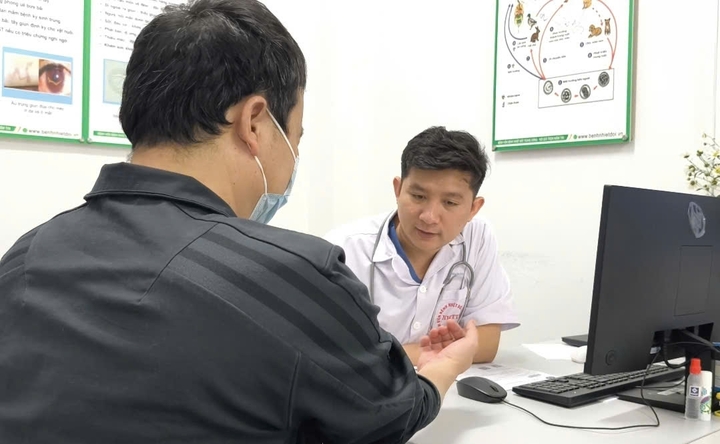 "Sởn da gà" nhìn sán dây dài gần mét trong đại tràng người đàn ông mê ăn đồ tái