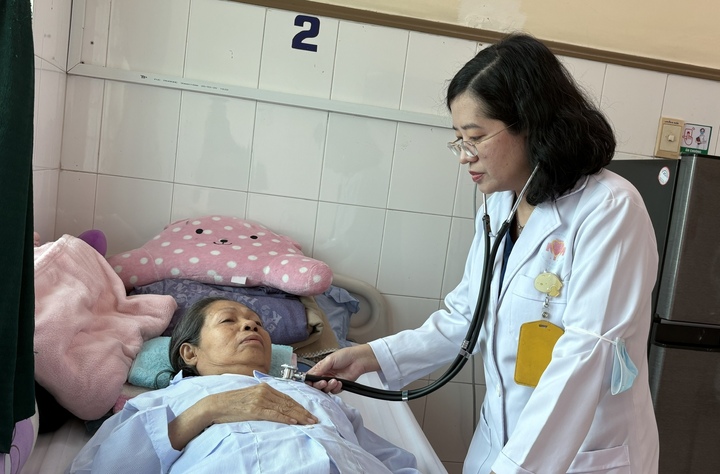 Thời tiết se lạnh, nhiều người cao tuổi ở TP.HCM nhập viện