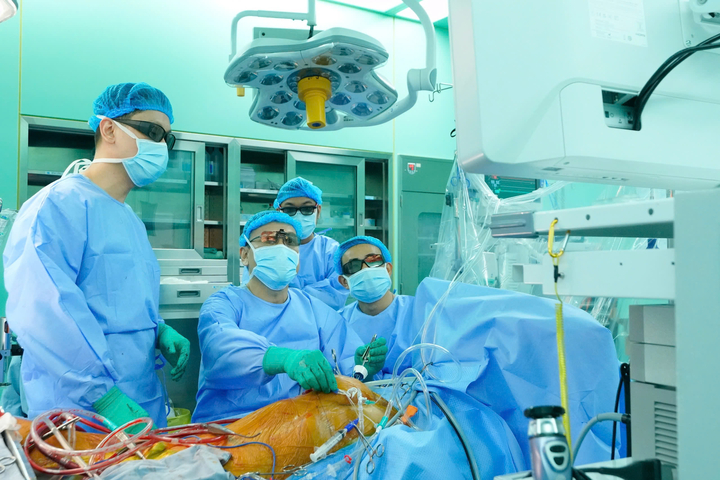 Lần đầu ở Việt Nam, bệnh viện TP.HCM mổ tim phức tạp bằng nội soi 3D