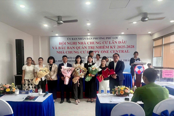 Vạn Xuân Group bàn giao kinh phí bảo trì cho Ban quản trị Happy One Central