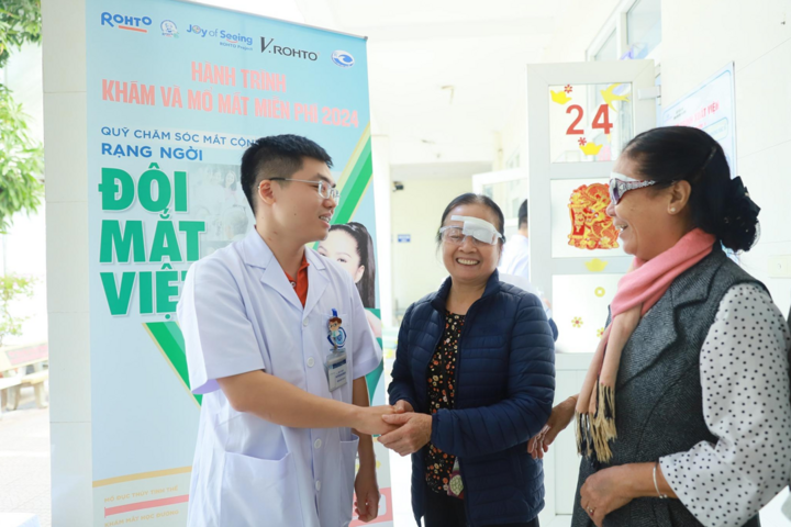20 năm vì đôi mắt Việt - V.Rohto với hàng trăm nghìn ca khám, mổ mắt miễn phí