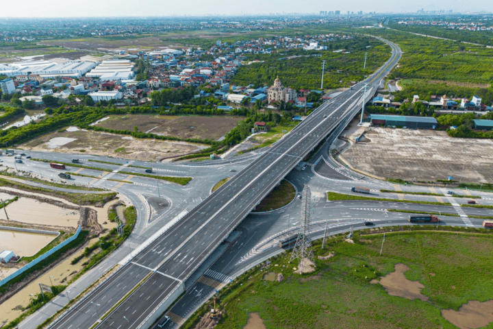 Thủ tướng: Dứt khoát không chia nhỏ gói thầu, tránh việc "quân xanh, quân đỏ"