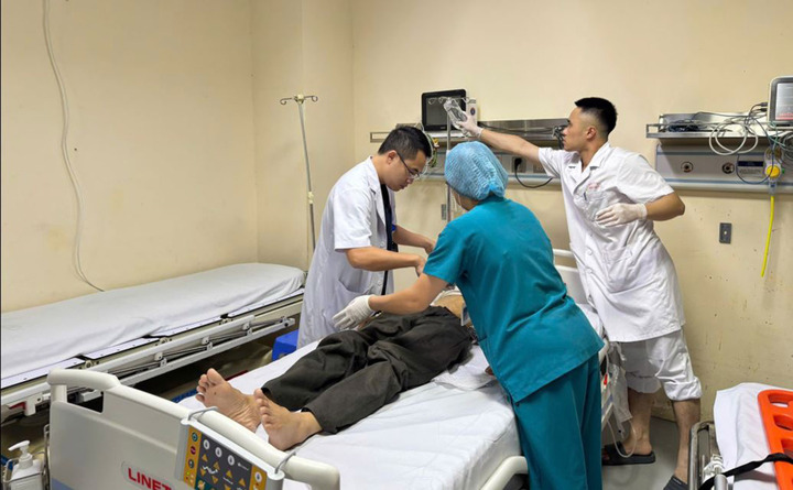 Vỡ bể thận vẫn xin dùng thuốc cầm cự, bác sĩ cảnh báo tâm lý "để qua Tết"