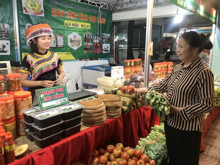 Nông sản sạch của các hợp tác xã "lên ngôi" tại Hội chợ Mùa Xuân 2026