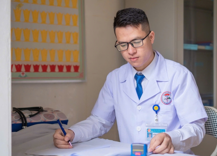 Tết hồi sinh của bác sĩ trẻ từng kiệt sức bên máy lọc máu