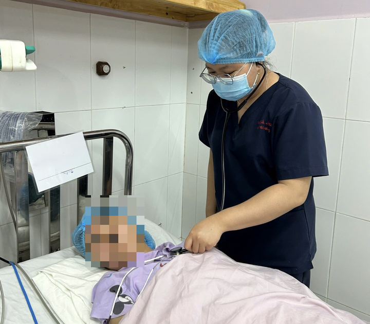 Cả gia đình nhập viện sau bữa cơm cá biển