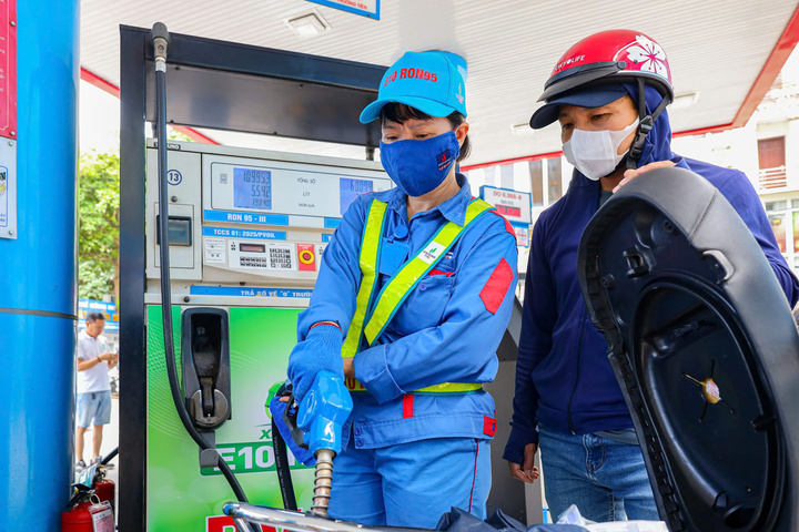 Ngày mai, giá xăng dầu có thể tiếp tục tăng trước khi nghỉ Tết Nguyên đán 2026