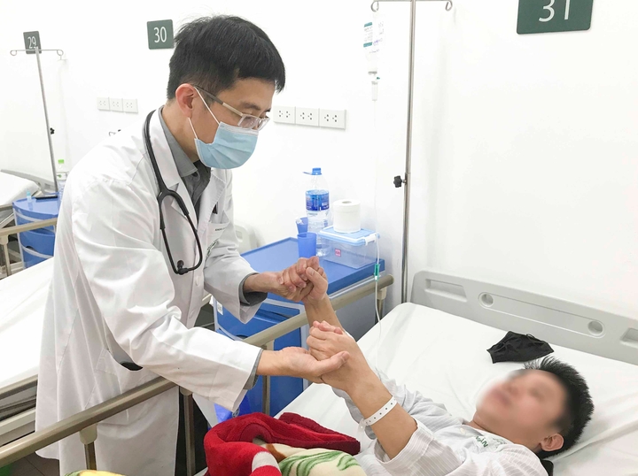 Đừng để đột quỵ tăng vọt vì dọn nhà gắng sức, ăn uống quá đà dịp Tết