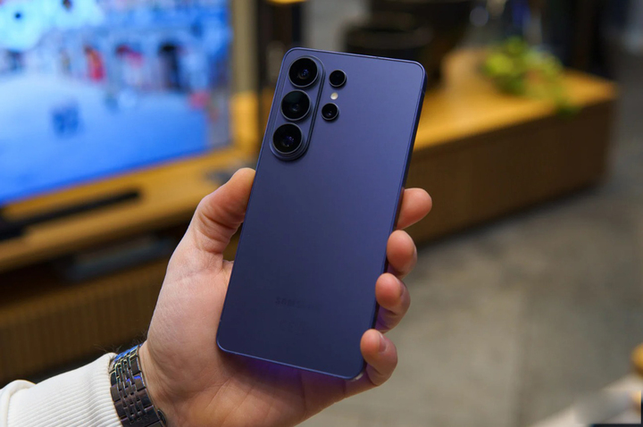 Trên tay Samsung Galaxy S26 Ultra: Lần đầu có Privacy Display, quay 8K Pro