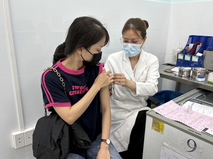 Người dân đi tiêm vaccine phòng bệnh dại tăng vọt sau Tết