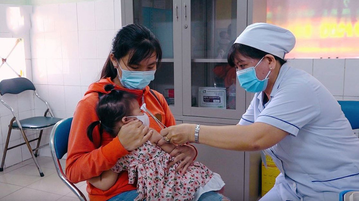 Đề xuất bồi thường 30 lần mức lương cơ sở cho người bị tai biến sau tiêm chủng