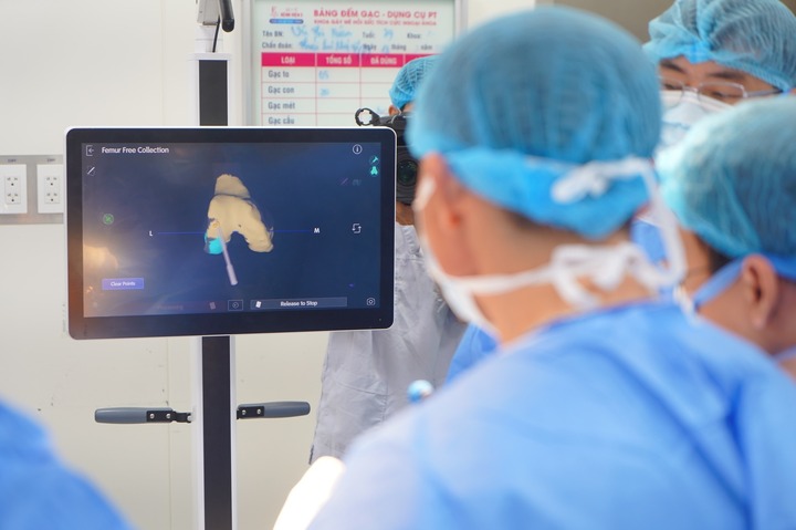 Thay khớp gối bằng robot tại Việt Nam: Chi phí bằng 1/5 nước ngoài, đi lại sau 24 giờ