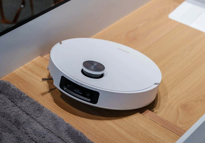 Khám phá robot hút bụi "chân dài" vượt địa hình, giá tới 37 triệu đồng