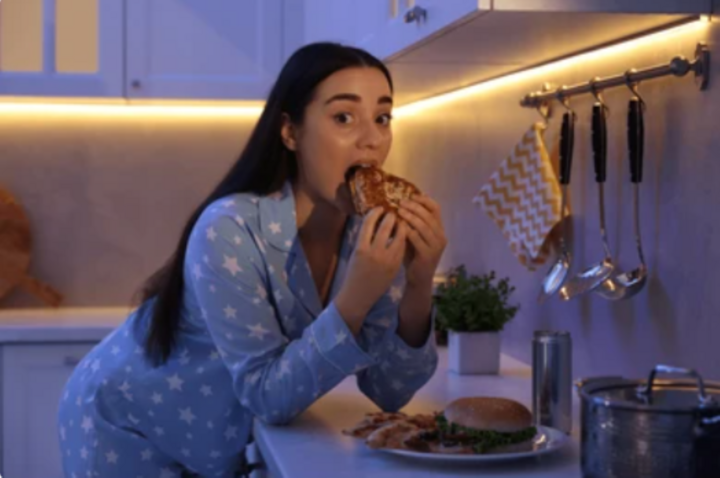 Sau 19h, đừng làm 6 điều này nếu không muốn hại tim mạch