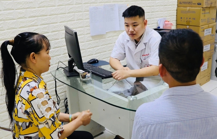 Bác sĩ ép tim cứu người giữa phố: Gia đình nạn nhân nghẹn nói lời cảm ơn