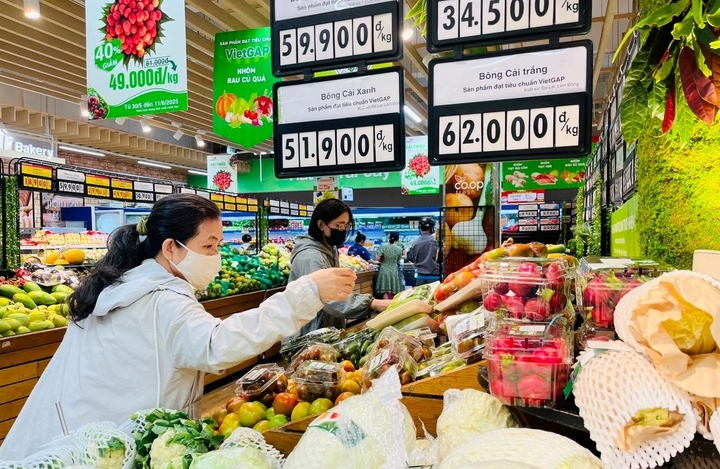 Dân TP.HCM tiết kiệm từng đồng vượt qua cơn ‘bão giá’