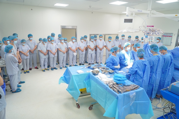 Người vợ thấy giọt lệ nơi khóe mắt chồng chết não trước giờ hiến tạng