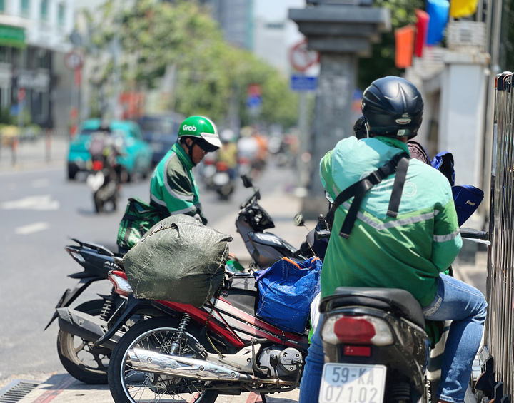 Mỗi cuốc xe một phép tính: Tài xế công nghệ xoay đủ cách giảm hao xăng