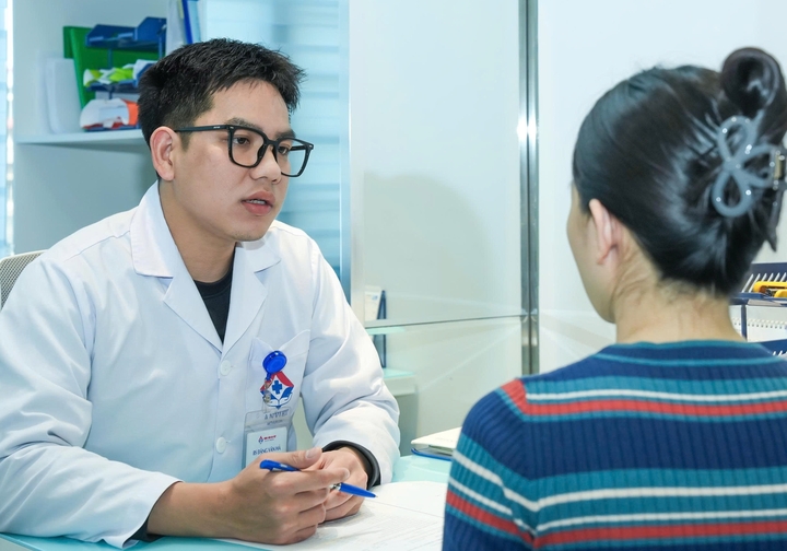 Người phụ nữ cao chưa đến 1,4m mang thai sau hơn 1 thập kỷ tìm con