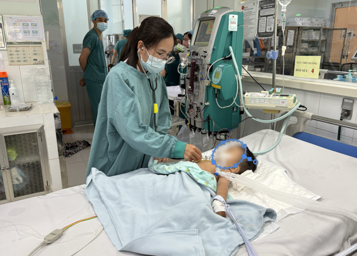 Virus EV71 độc lực cao, nhiều ca tay chân miệng phải thở máy, lọc máu