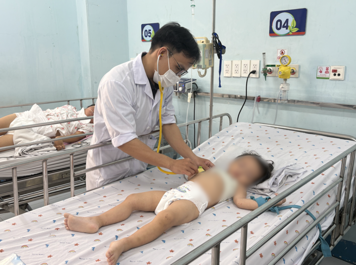 Chủng EV71 khiến ca tay chân miệng nặng tăng, TP.HCM dự phòng kịch bản quá tải