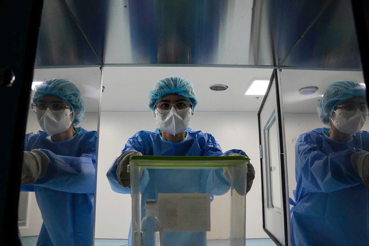 Cận cảnh hành trình đưa thuốc ung thư Nga từ phòng lạnh tới cơ thể bệnh nhân