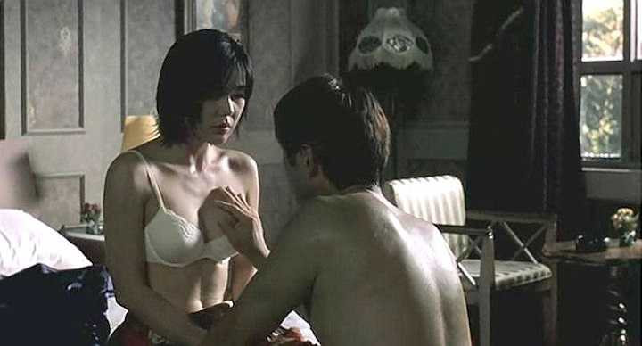 Trong Ardor (2002) của đạo diễn Byun Young Joo, Yunjin Kim vào vai Mi Heun, một người phụ nữ 30 tuổi có cuộc sống hoàn toàn đảo lộn khi bất ngờ biết chồng ngoại tình. Cú sốc đó đã khiến Mi Heun bị những cơn đau đầu triền miên hành hạ và phải tìm đến bác sĩ. Tuy nhiên, chính nỗi đau này đã đưa cô đến với niềm vui mới, cuộc tình vụng trộm với vị bác sĩ điển trai của thị trấn.