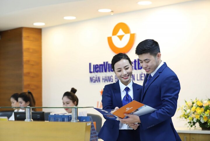 LienvietPostBank sắp chuyển sàn: Cổ phiếu gần bét bảng, nợ xấu tăng vọt - 1