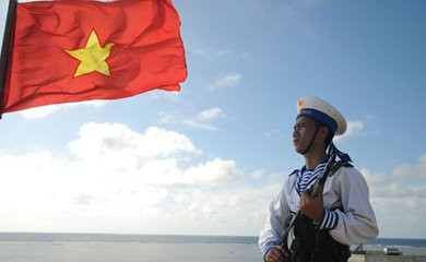 Bộ Quốc phòng: Biển Đông căng thẳng, tăng cường tàu trực tại các vùng trọng điểm - 2