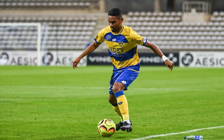 Cầu thủ Việt kiều đắt giá gấp 3 lần Quang Hải mong được VFF liên hệ - 1