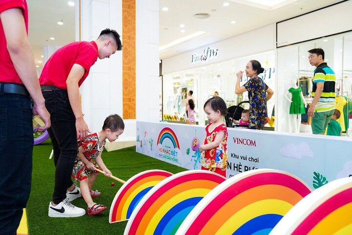 'Cơn mưa cầu vồng' bắt đầu mùa hè rực rỡ cho các em nhỏ tại Vincom - 4