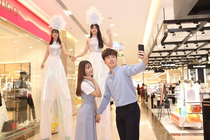 'Cơn mưa cầu vồng' bắt đầu mùa hè rực rỡ cho các em nhỏ tại Vincom - 9