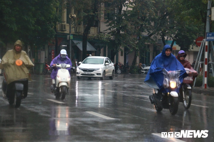 Bắc và Trung Bộ rét 15 độ C, đề phòng mưa đá và lốc sét - 1