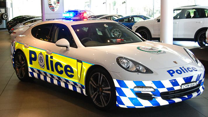 Loạt xe cảnh sát đẹp nhất thế giới khiến bạn không thể rời mắt - 3