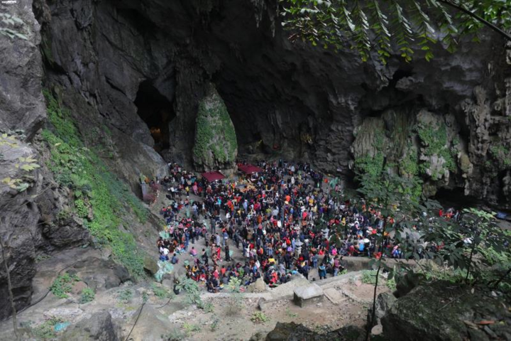Chuyên gia: Biển người ở chùa Hương chỉ một người nhiễm virus corona, hậu quả khôn lường - 2