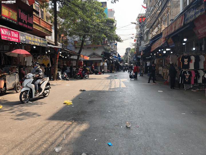 Cửa khẩu ngừng thông quan, hàng không ngừng bay, dân buôn hàng Trung Quốc 'méo mặt' - 1