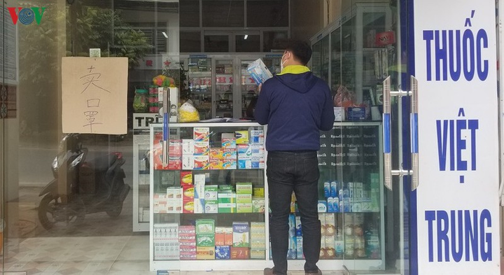 Người dân Trung Quốc đổ xô sang tỉnh Lào Cai tìm mua khẩu trang - 11