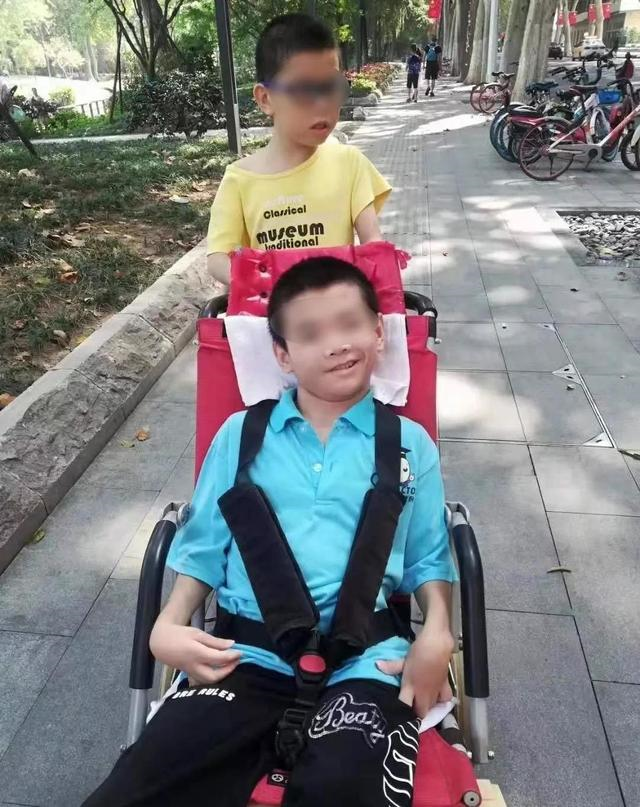 Tắc trách làm chết con trai bệnh nhân corona, 2 lãnh đạo thị trấn ở Hồ Bắc bị cách chức - 1