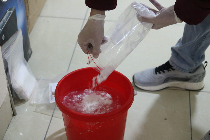 100% giáo viên Hà Nội túc trực khử khuẩn, vệ sinh trường lớp - 4