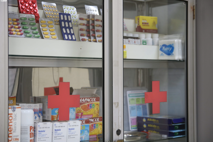 100% giáo viên Hà Nội túc trực khử khuẩn, vệ sinh trường lớp - 5