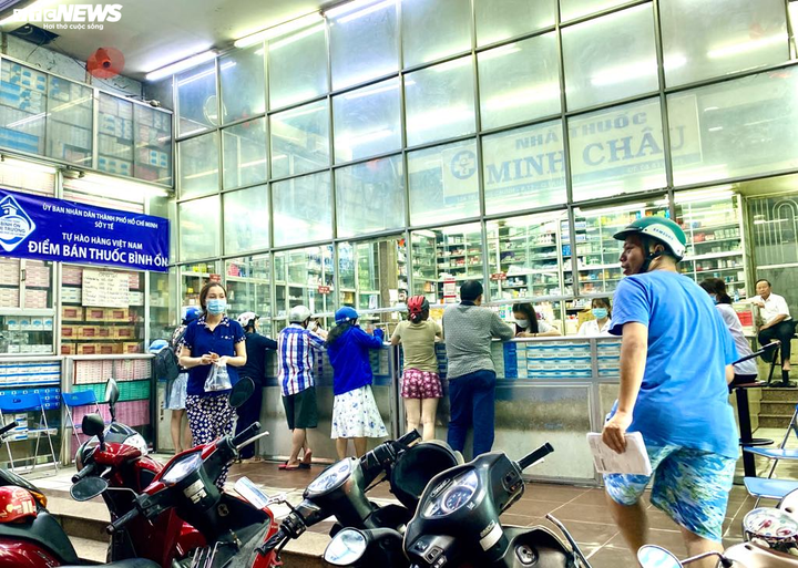 Ấm lòng những chiếc khẩu trang miễn phí trao nhau giữa đại dịch corona - 1