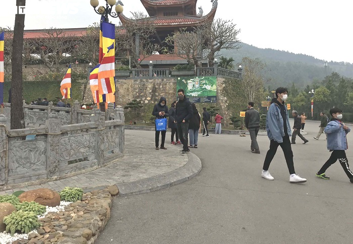 Chùa Ba Vàng dừng tổ chức lễ khai hội, du khách đeo khẩu trang đi lễ chùa - 6