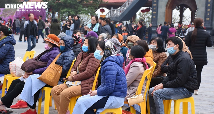 Chùa Ba Vàng dừng tổ chức lễ khai hội, du khách đeo khẩu trang đi lễ chùa - 9