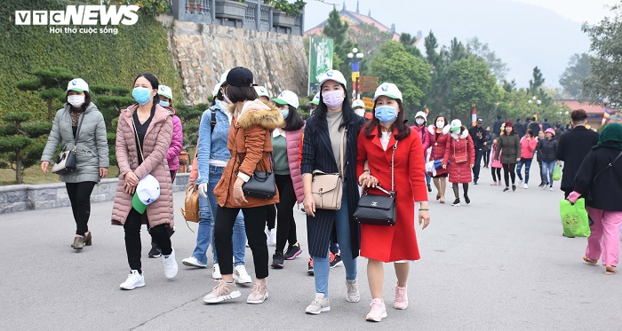 Chùa Ba Vàng dừng tổ chức lễ khai hội, du khách đeo khẩu trang đi lễ chùa - 10